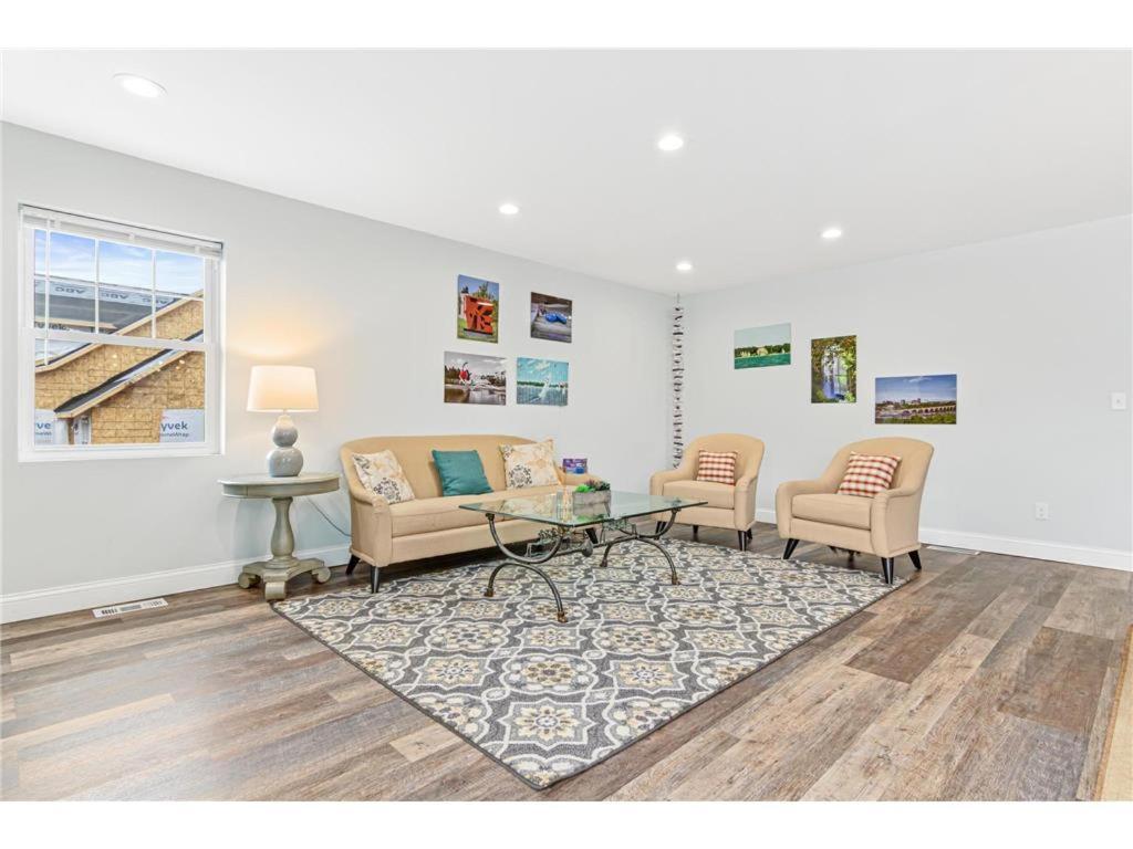 Work And Live In The Twin Cities - We Connect *